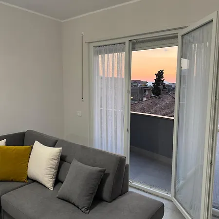 Shkoder Central Apartment דירה שקודר